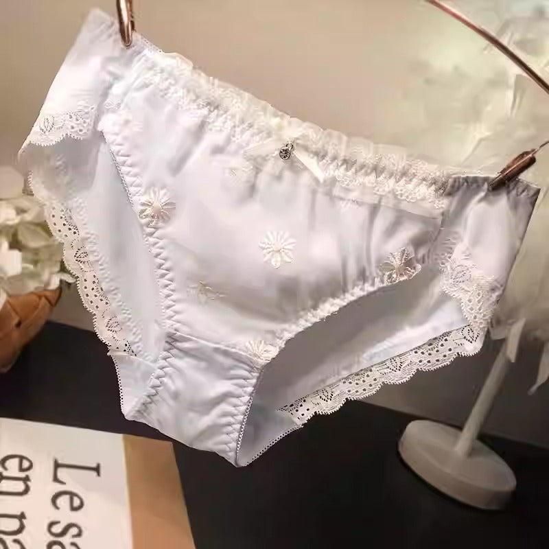 QS Daisy Embroidered Panties (4 Packs)
