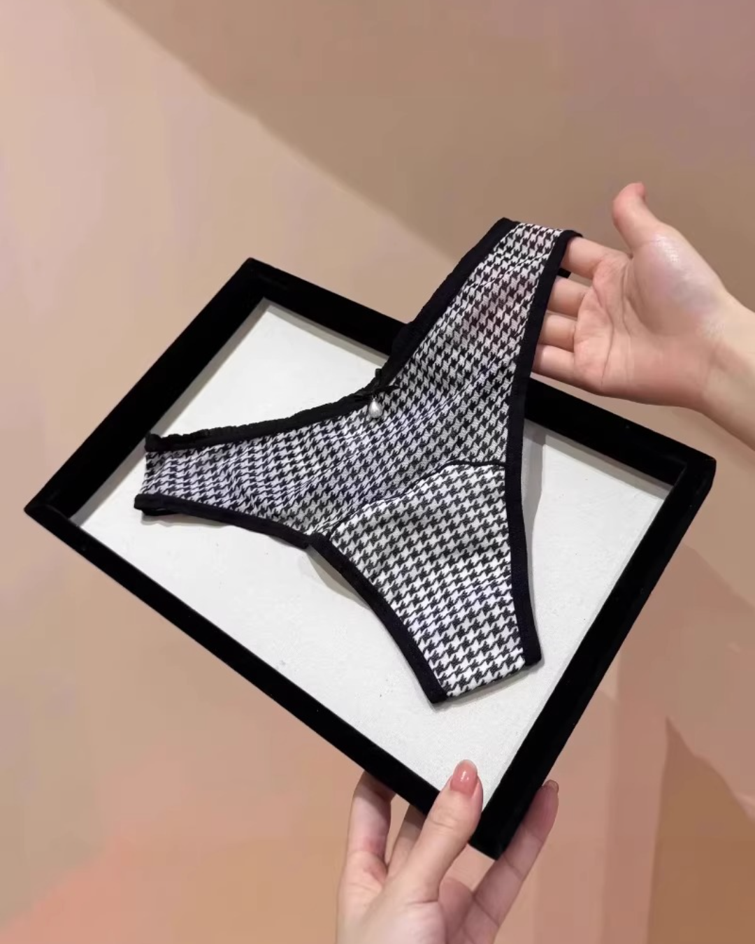 QS Low-rise Pearl Pendant Briefs (4 Packs)